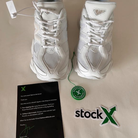 New Balance 9060 Triple White U9060NRJ UNISEX Sneaker Women's 8 - NIB - Picture 6 of 10